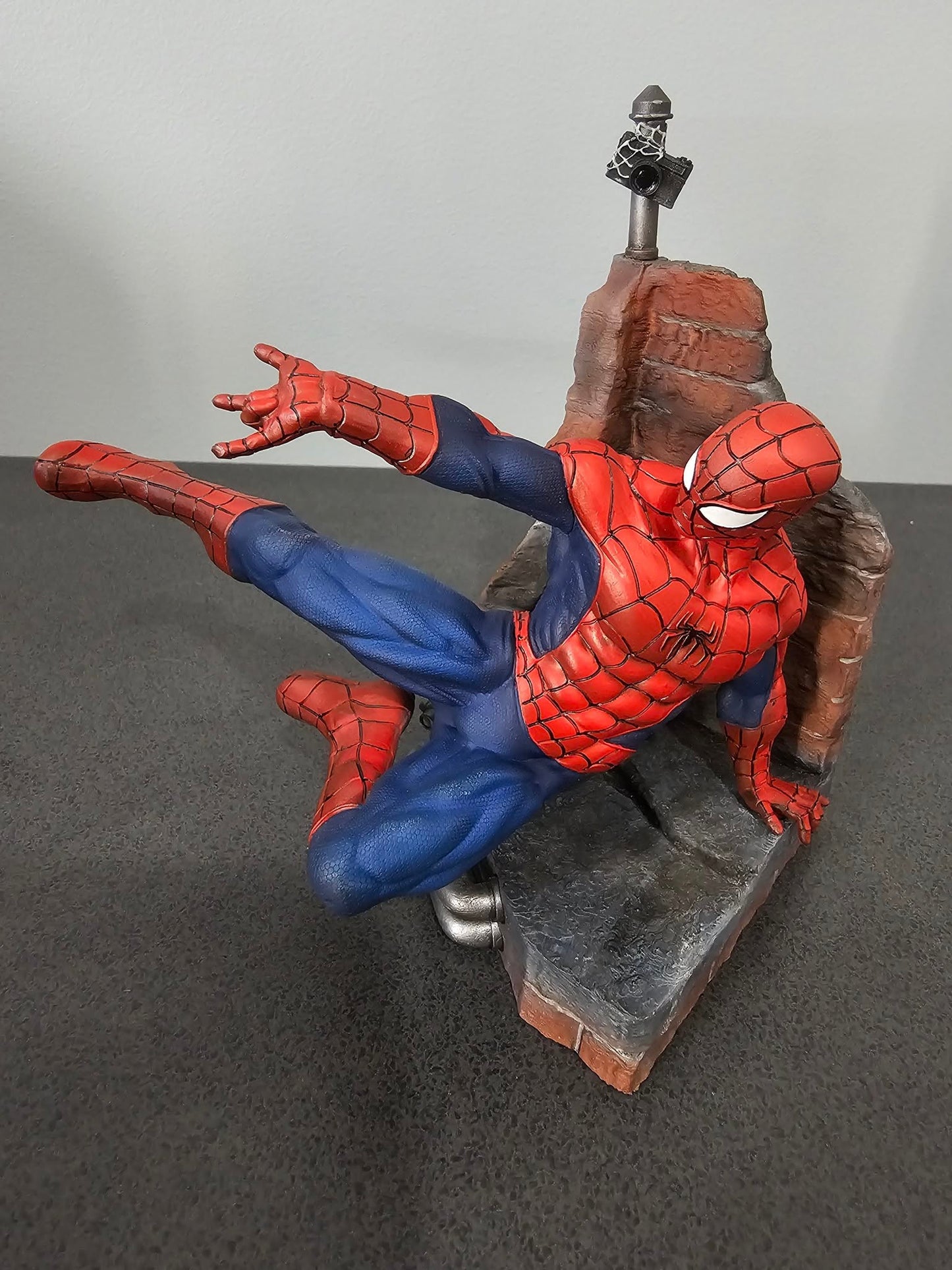 Spiderman VS Venom Ewiger Feind 2K Diorama Bemalte Figur 25 cm
