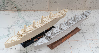 Titanic Figur mit Ständer 26 cm (Große Ausführung)