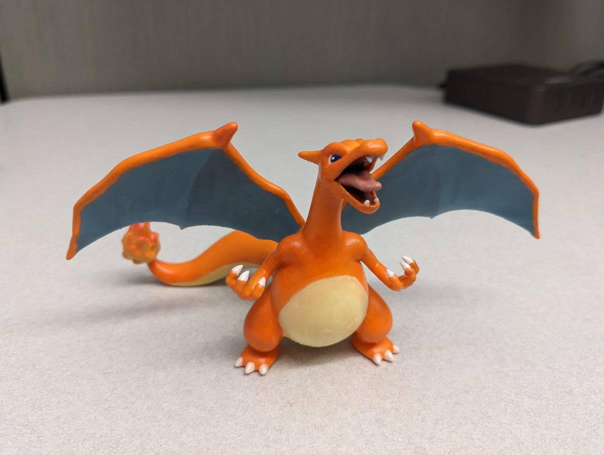 Pokémon Charizard Bemalte Figur 15 cm