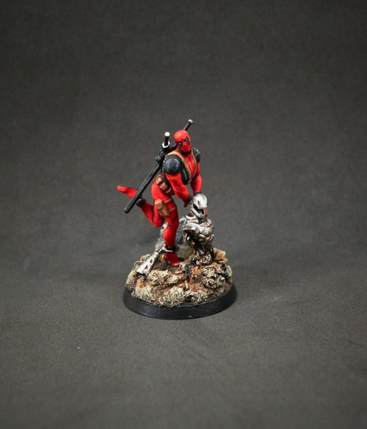 Deadpool Zafer Sevinci Boyalı Figür 20 Cm (Büyük Boy)