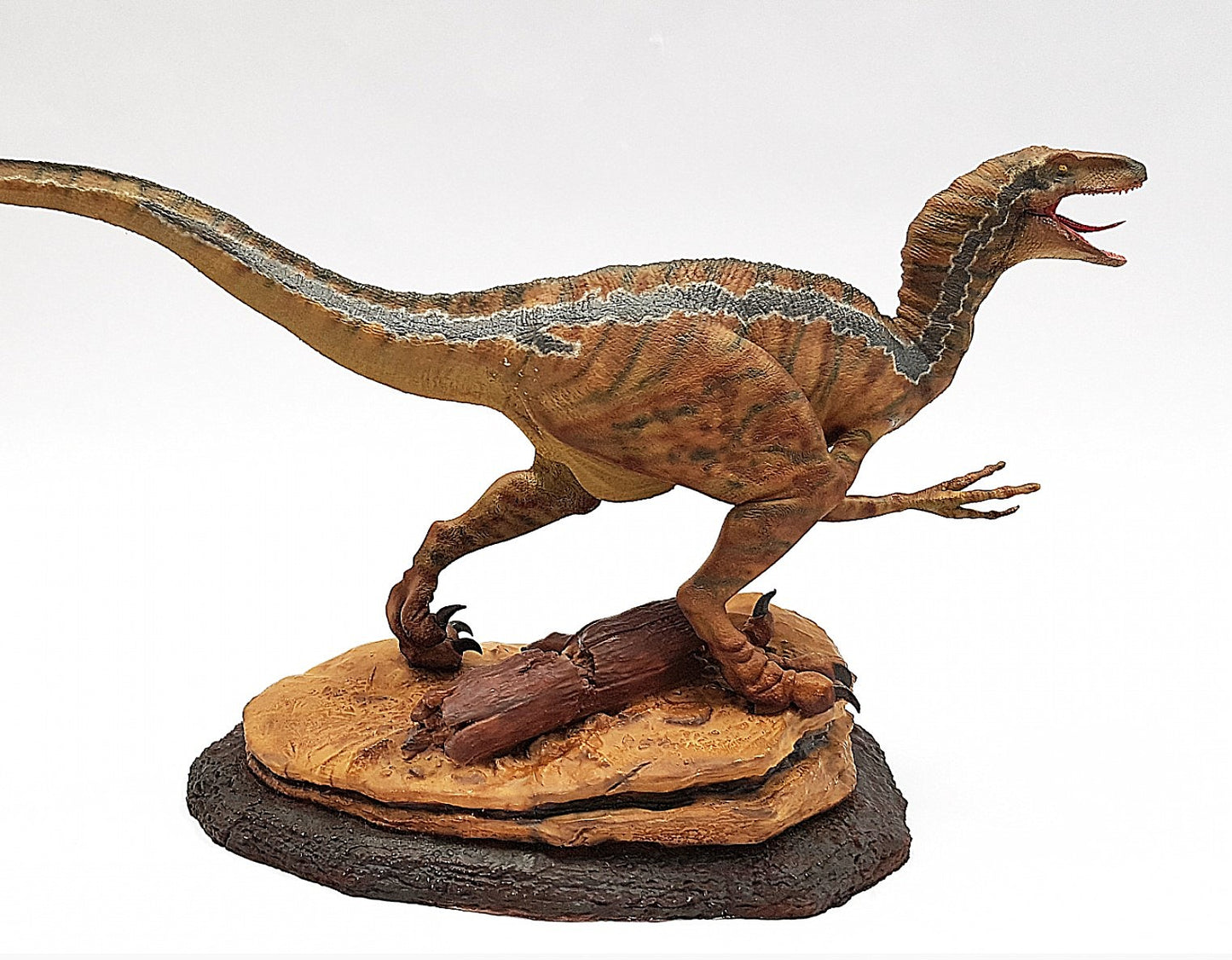 Velociraptor Jurassic World Bemalte Figur 38 cm