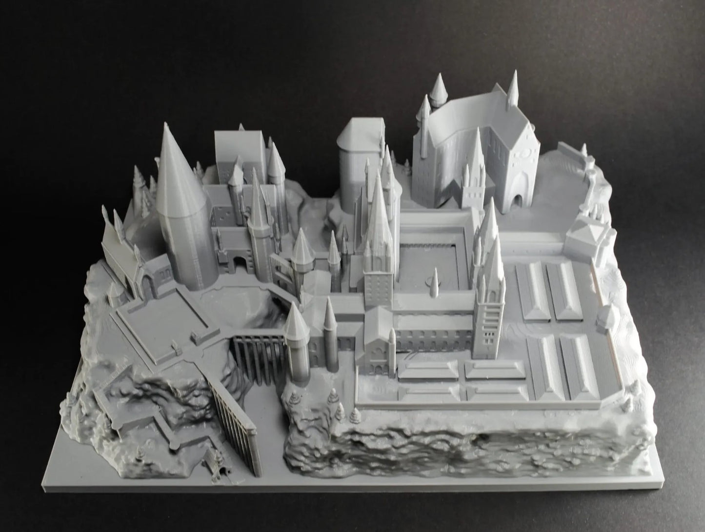 Hogwarts Schule für Hexerei und Zauberei Harry Potter Modellfigur (Große Ausführung)