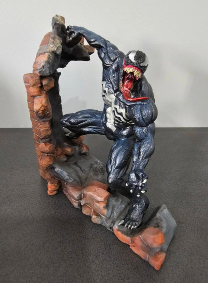 Spiderman VS Venom Ewiger Feind 2K Diorama Bemalte Figur 25 cm