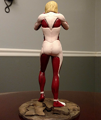 Attack On Titan Weiblicher Titan Bemalte Figur 25 cm