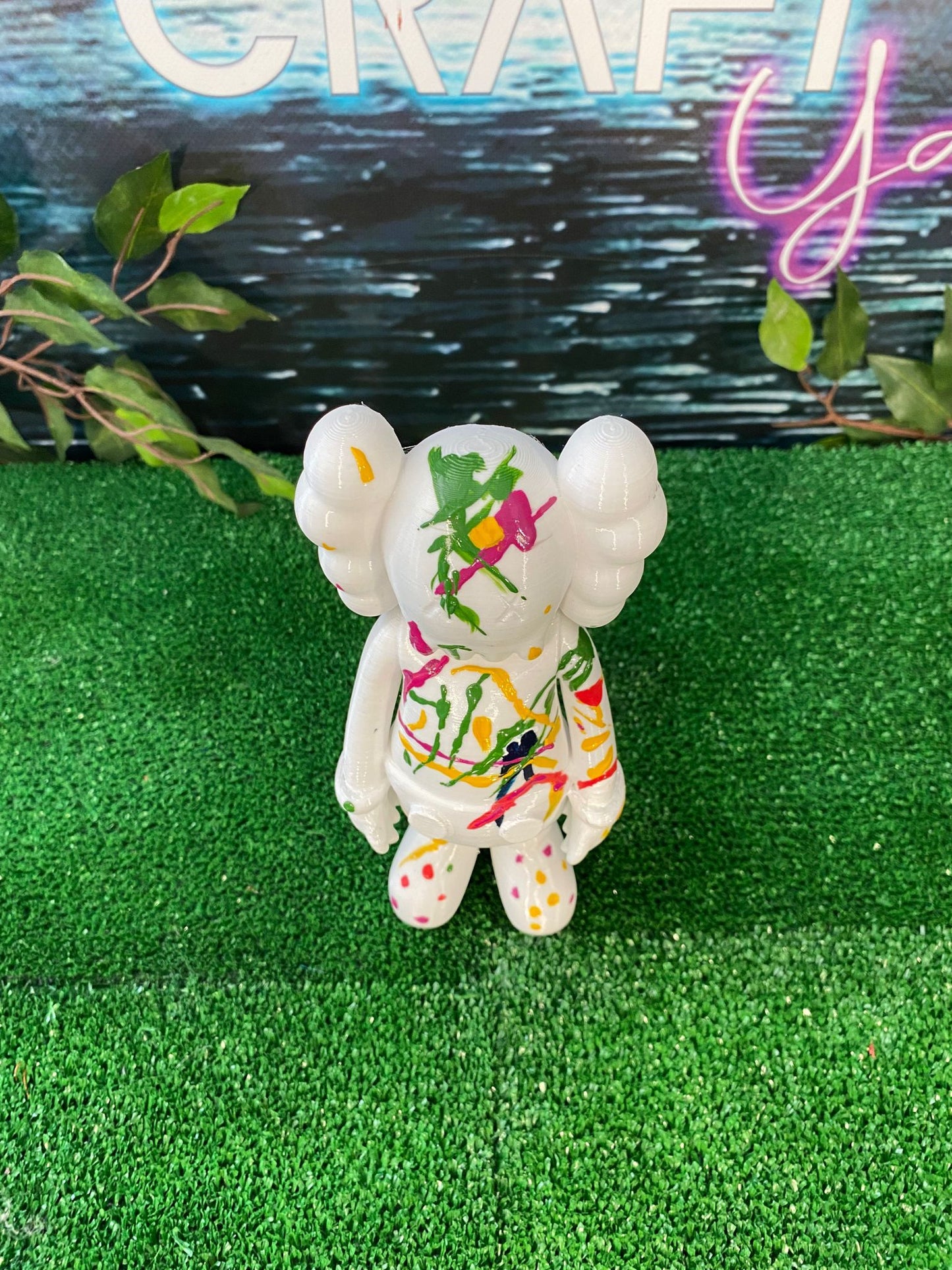 Kaws Thinking Bemalte Figur 23 cm Höhe