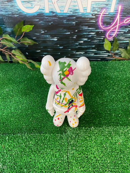 Kaws Thinking Bemalte Figur 23 cm Höhe