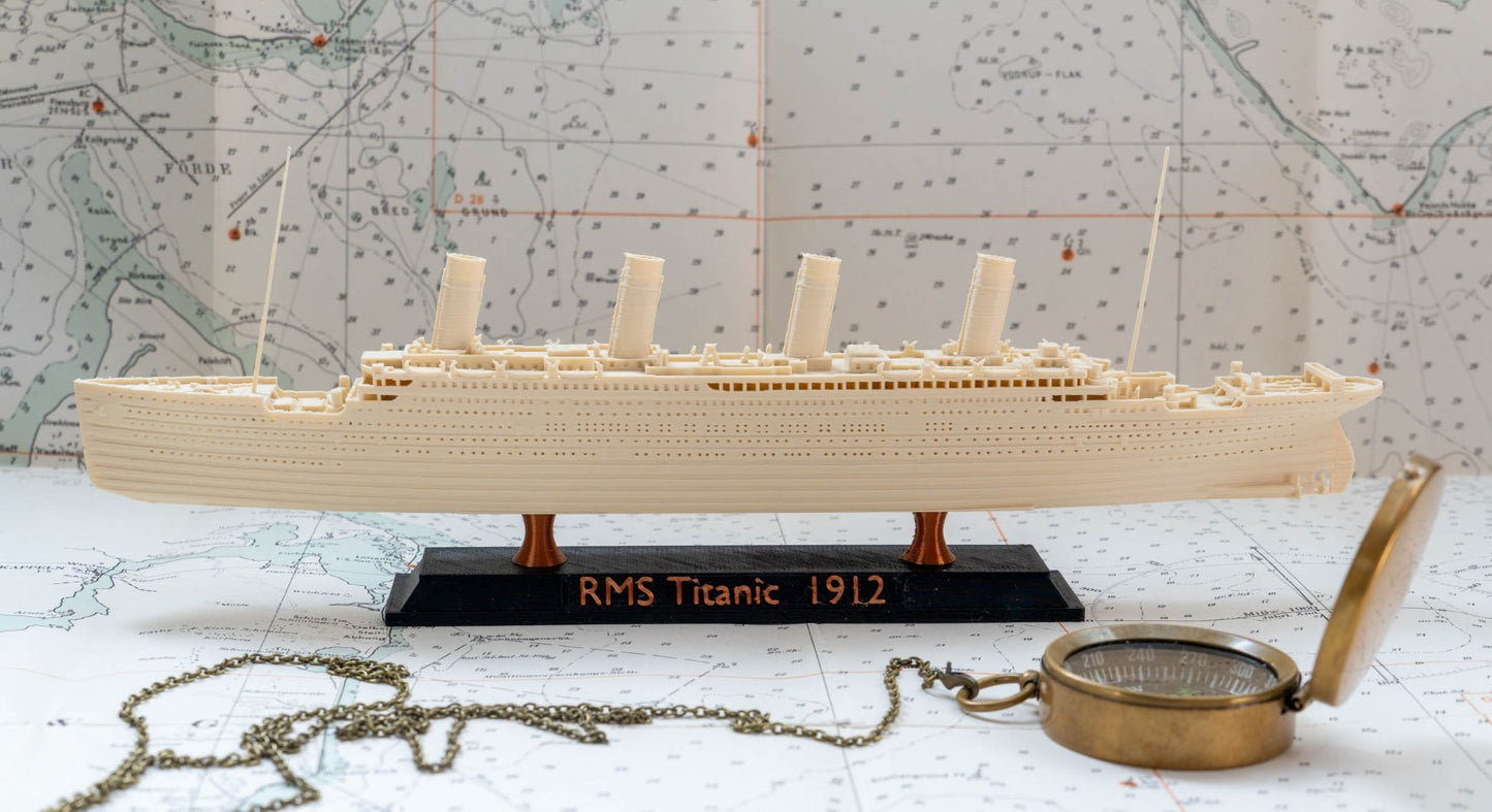 Titanic Figur mit Ständer 26 cm (Große Ausführung)