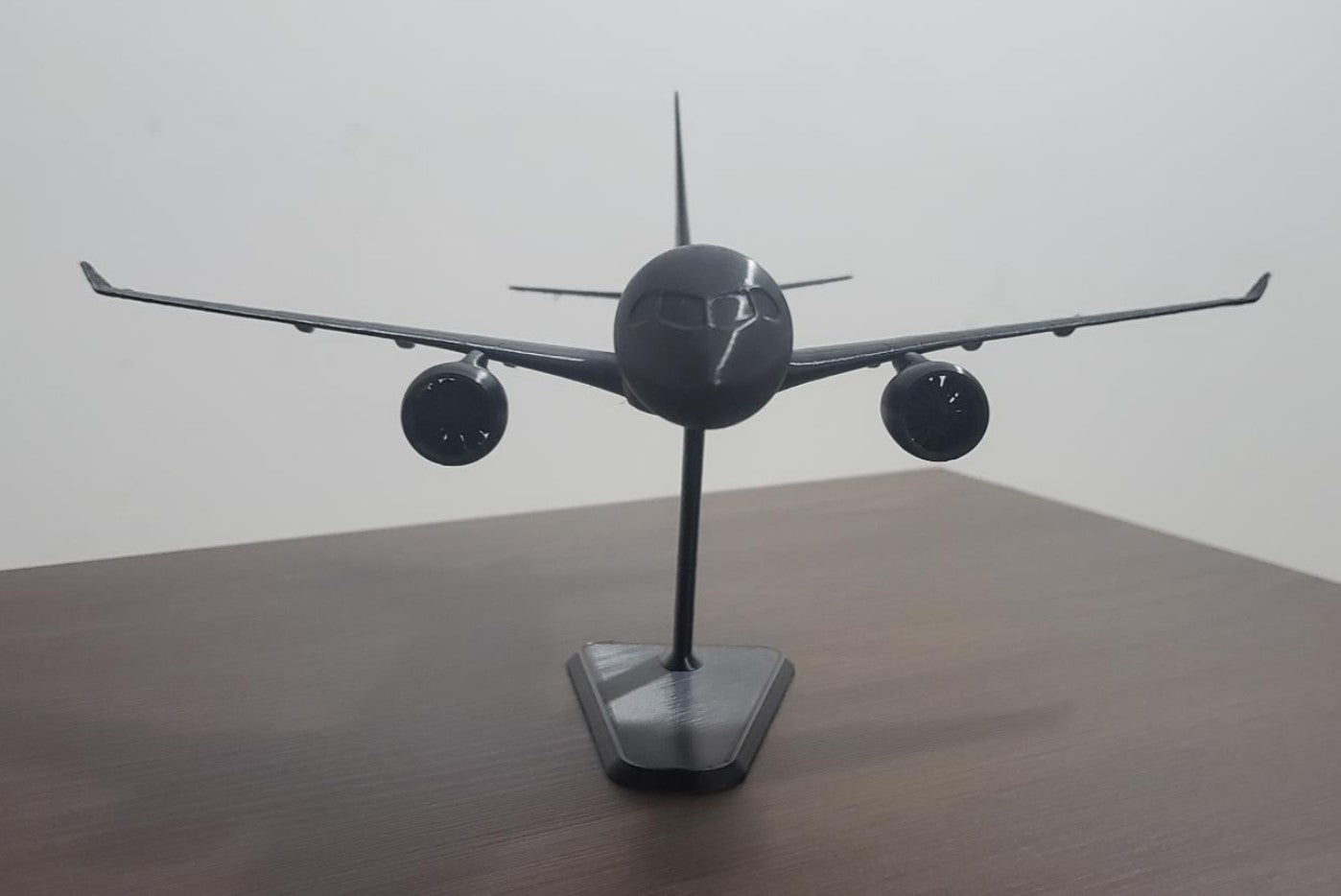 Airbus A220 Modellflugzeug (Große Ausführung)