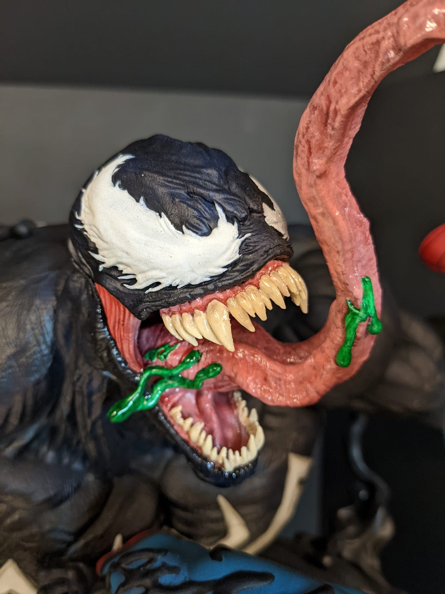 Venom vs. Spider-Man Erzfeind Figur 20 cm (Groß)
