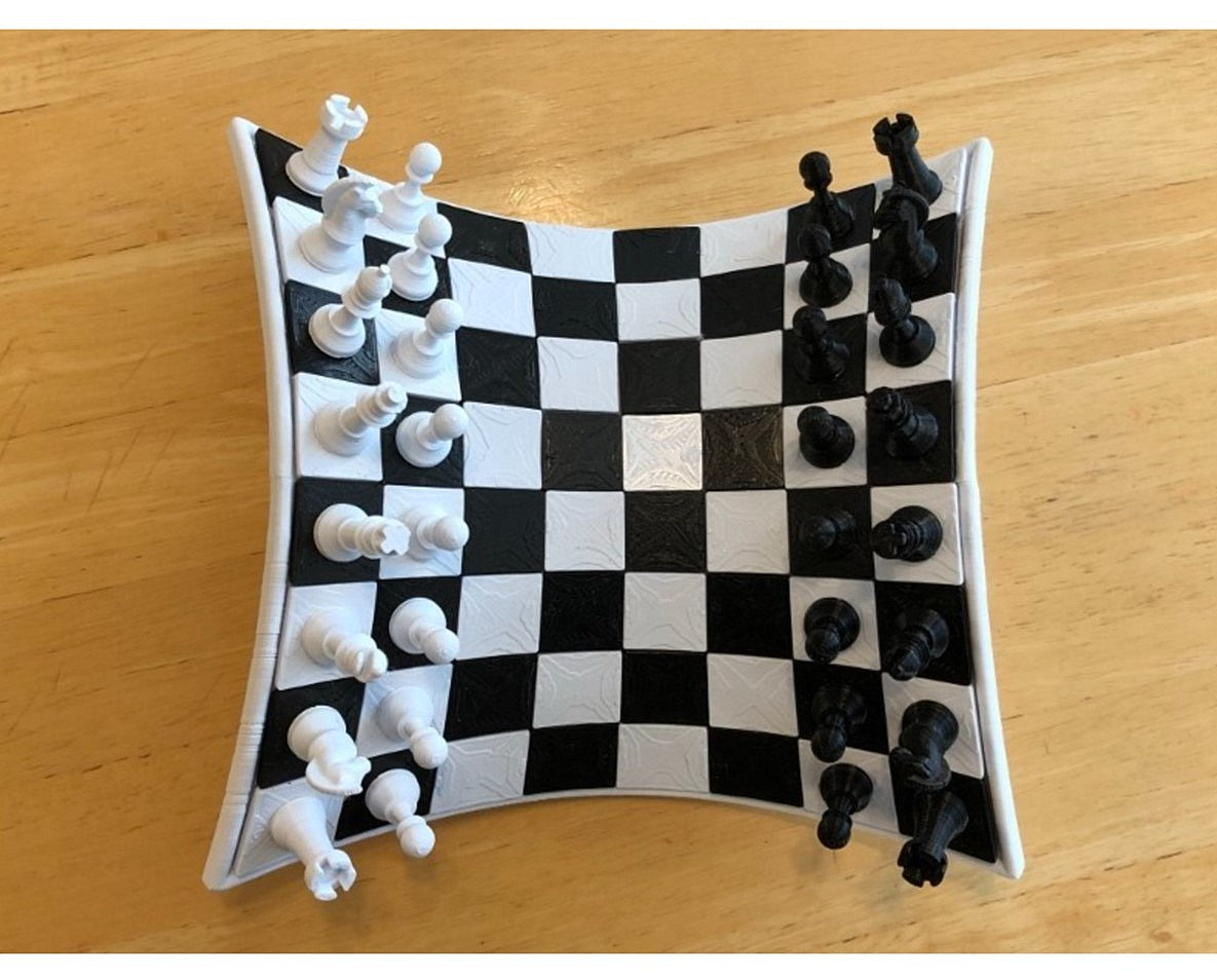 Dekoratives abgewinkeltes gebogenes Schachbrett, quadratisch, 16 cm