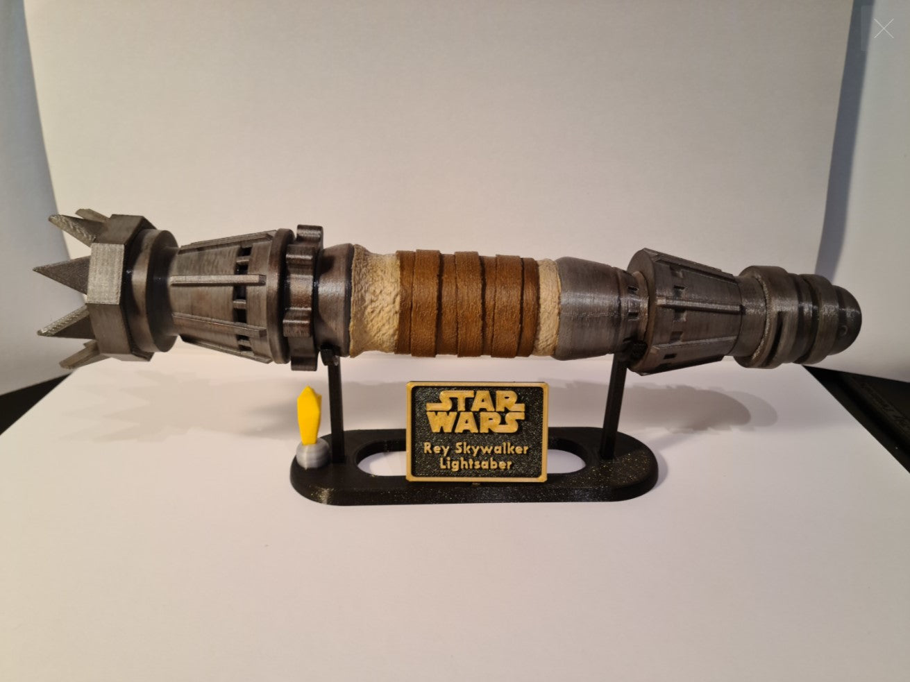 Rey Skywalkers Lichtschwertgriff Star Wars (mit Ständer)
