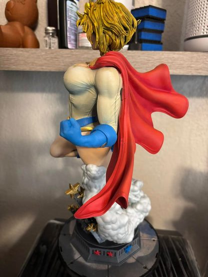 Pretty Power Girl Bemalte Figur 20CM