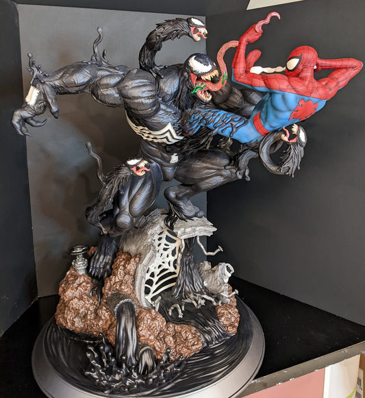 Venom Vs Spiderman Azılı Düşman Boyalı Figür 20 Cm (Büyük Boy)