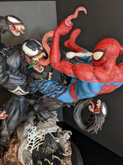 Venom vs. Spider-Man Erzfeind Figur 20 cm (Groß)