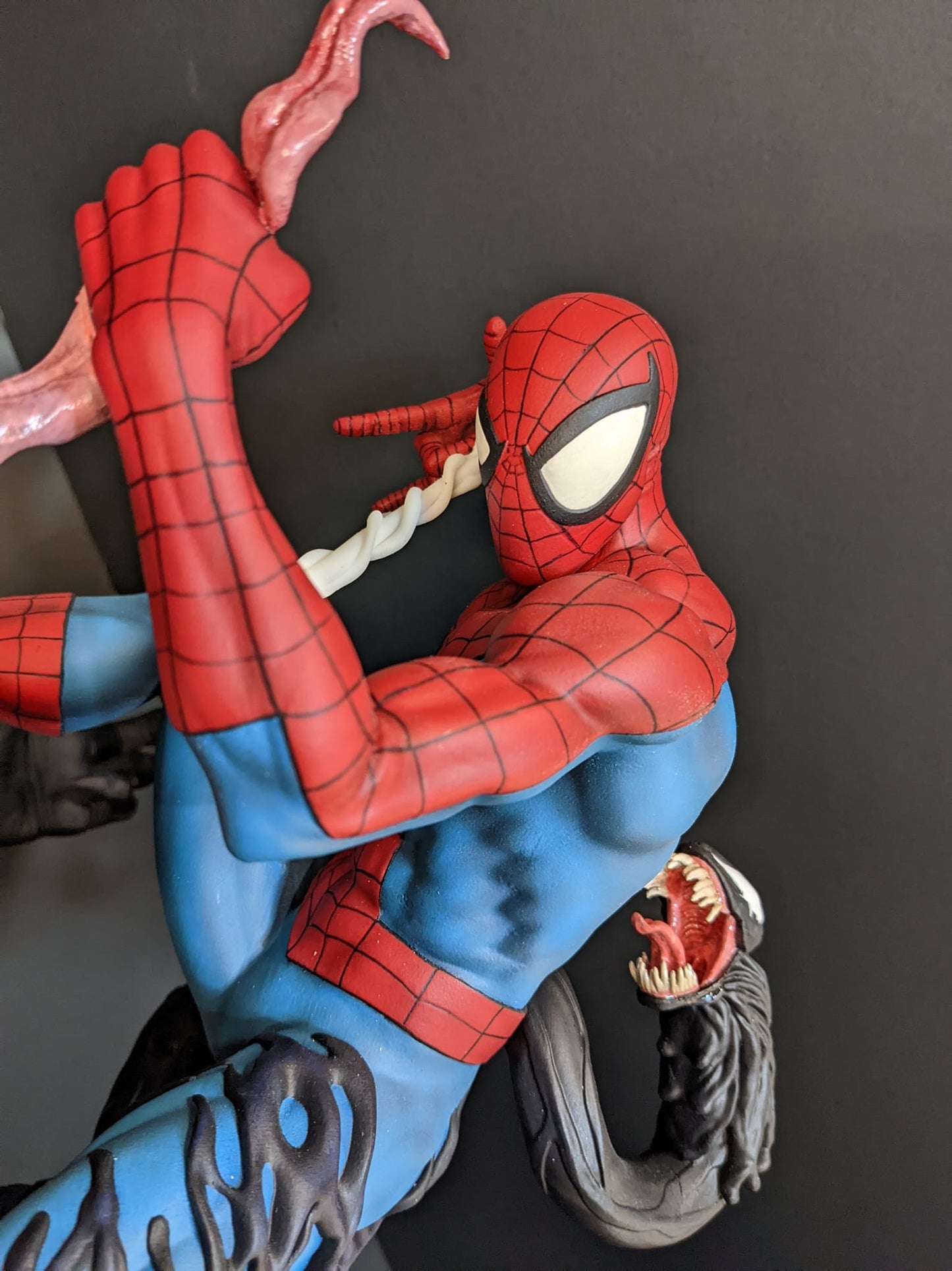 Venom vs. Spider-Man Erzfeind Figur 20 cm (Groß)