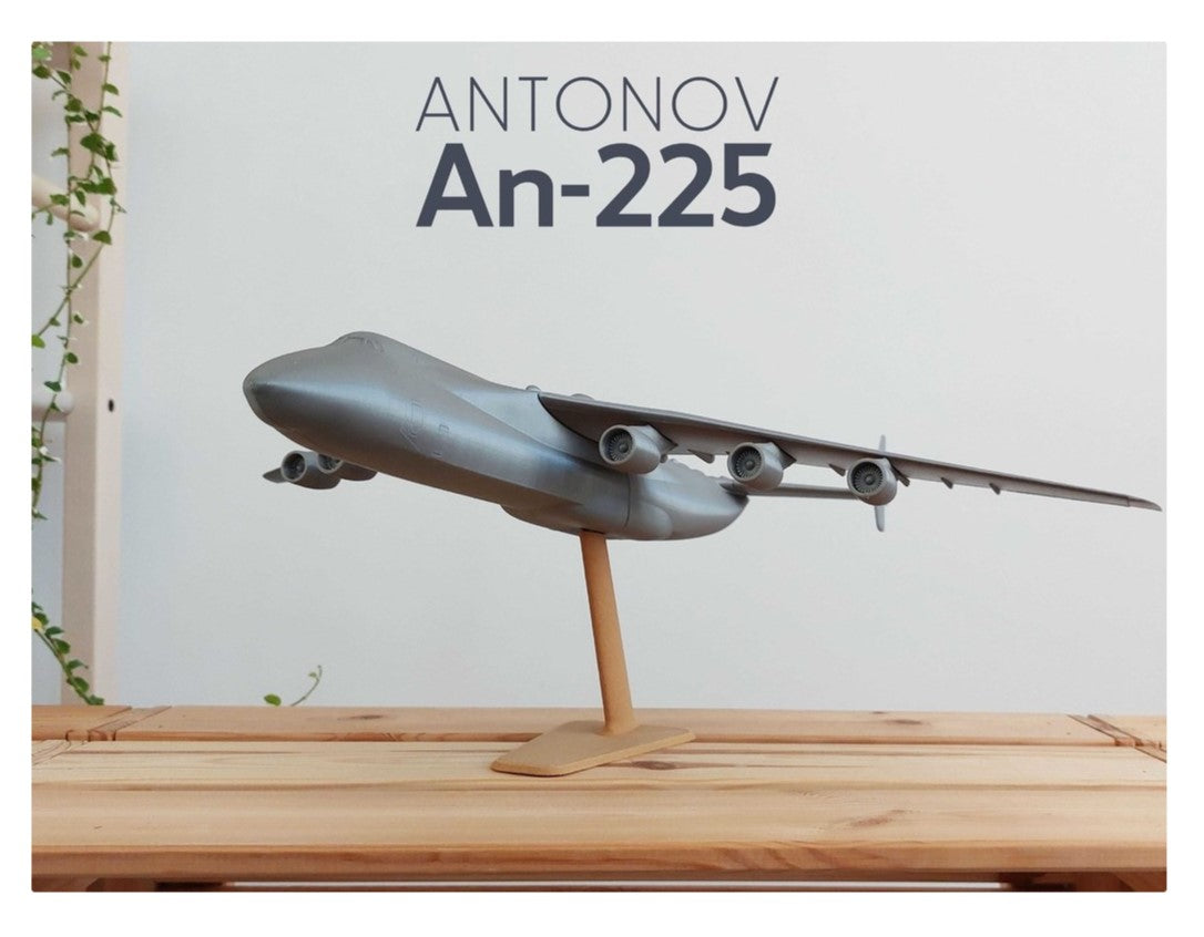 Antonov An-225 Modellflugzeug – das größte Frachtflugzeug der Welt (Große Größe)