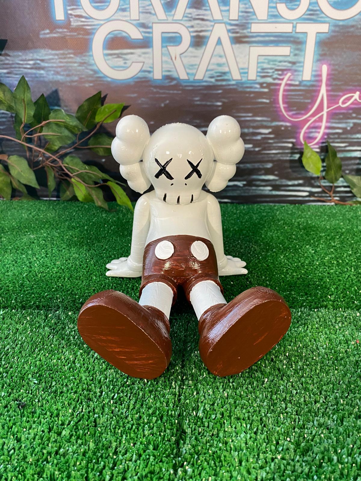 Kaws Holiday Bemalte Figur 20 cm groß
