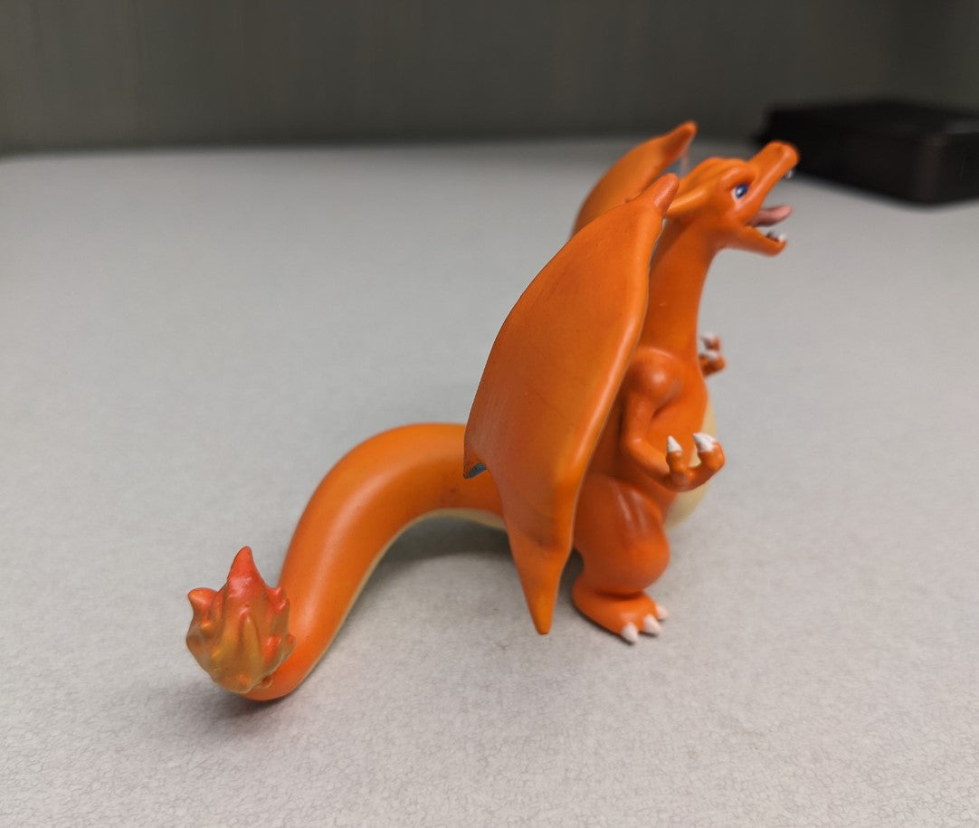 Pokémon Charizard Bemalte Figur 15 cm