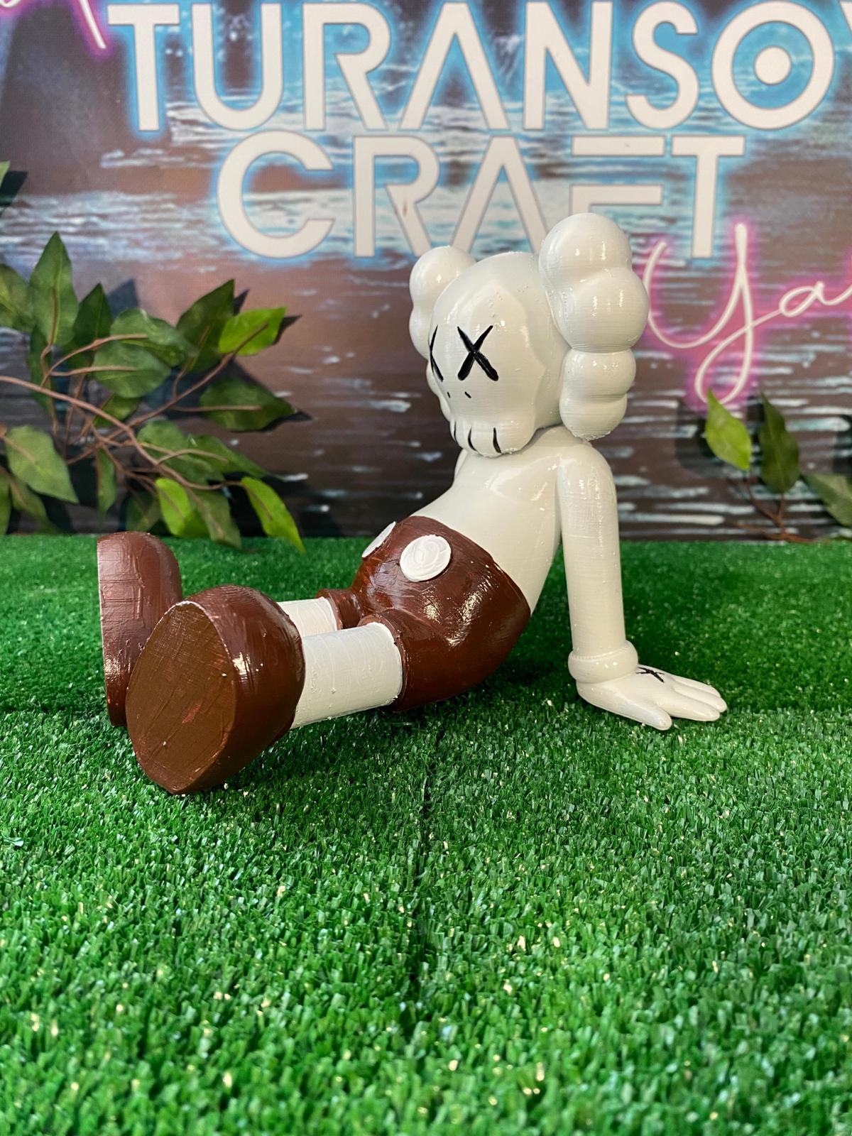 Kaws Holiday Bemalte Figur 20 cm groß