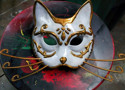 Ball-Katzenmaske Weiß mit goldenen Details Halloween