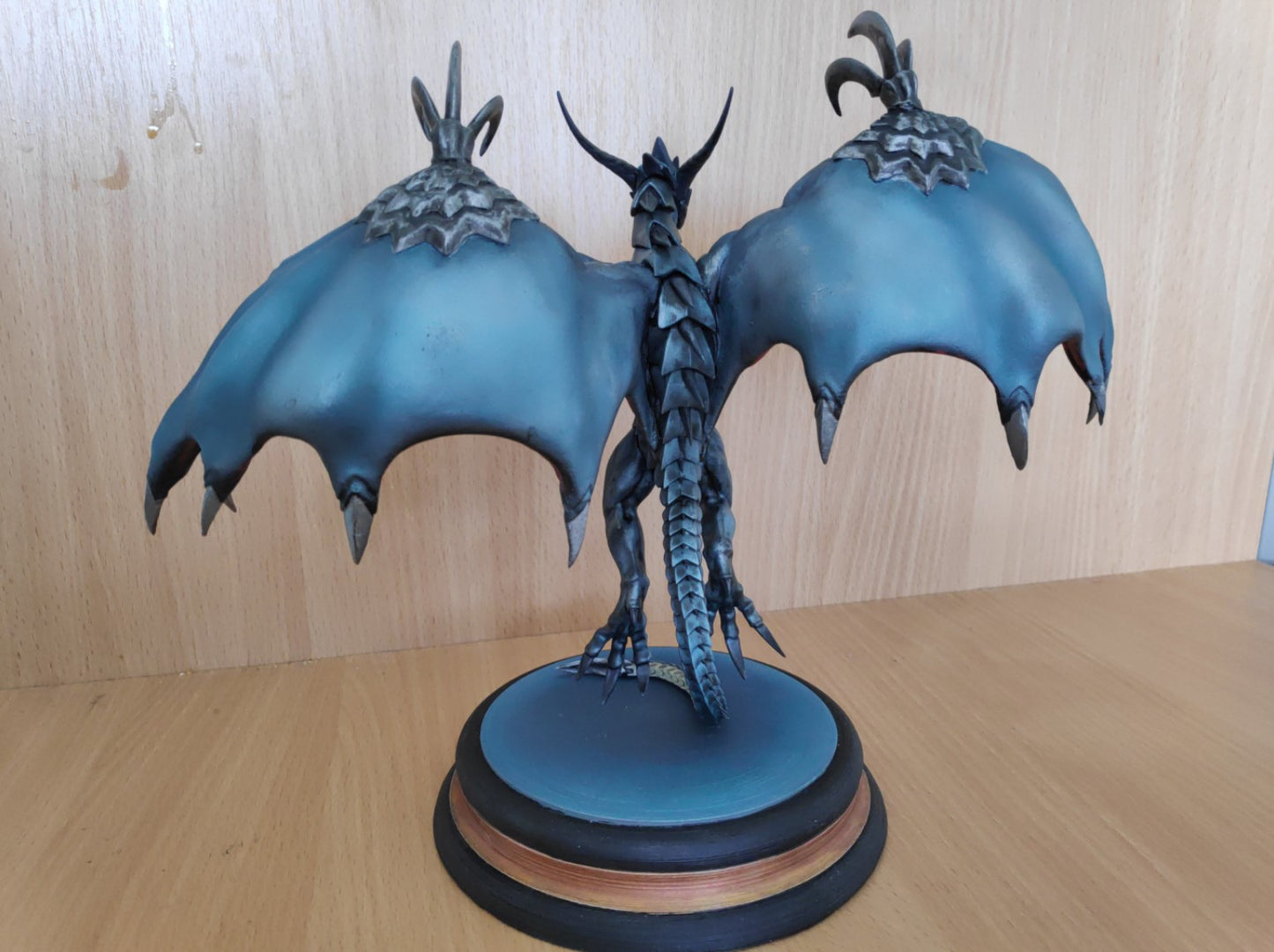 Bahamut Drachenbemalte Figur 26 cm (Riesengröße)