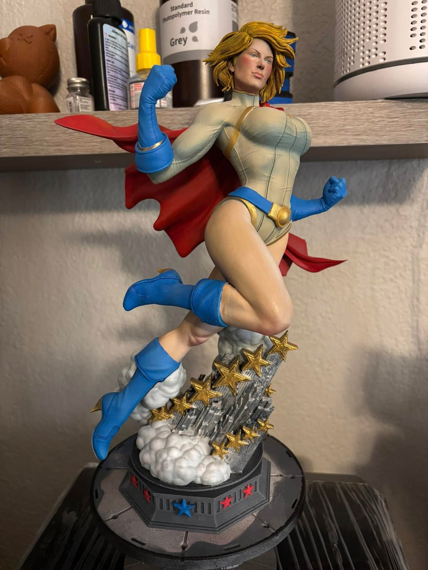 Pretty Power Girl Bemalte Figur 20CM