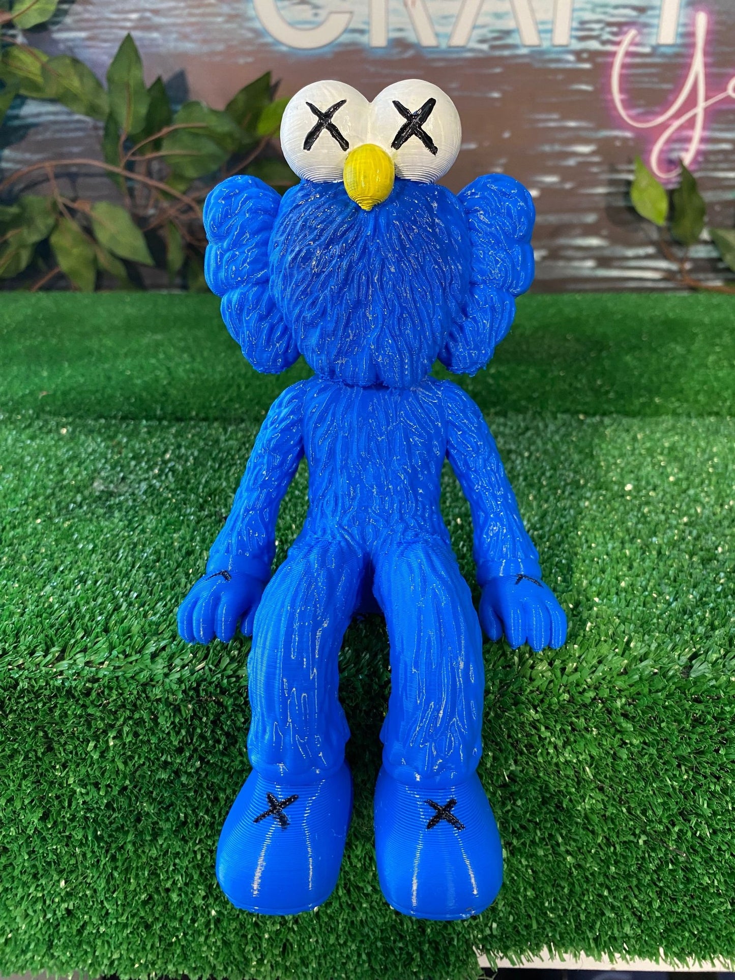 Kaws BFF Vinyl Sitzende Figur Bemalt 20 Cm Groß
