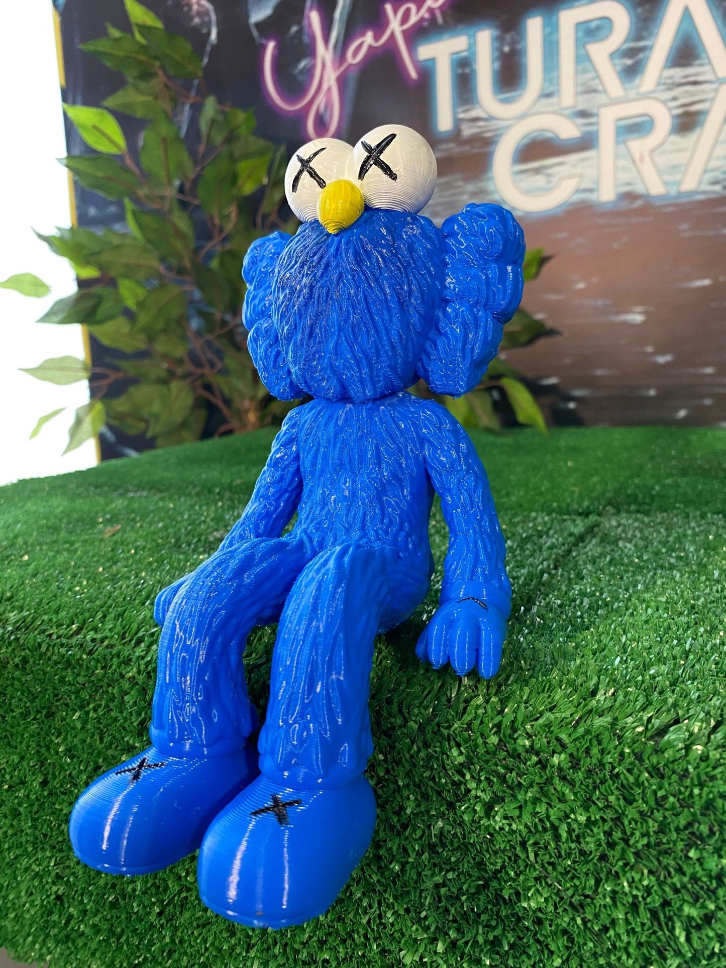 Kaws BFF Vinyl Sitzende Figur Bemalt 20 Cm Groß