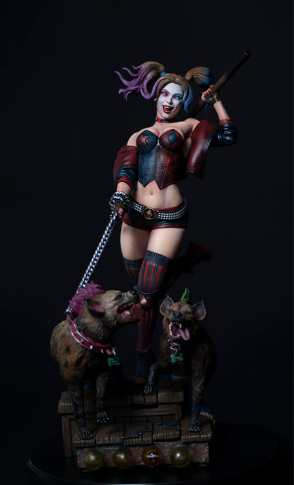 Harley Quinn and Dogs Naughty Girl Bemalte Figur 25 CM