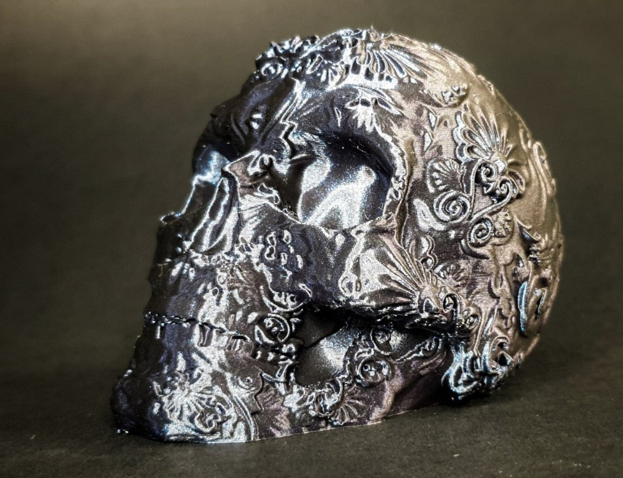 Bestickte Totenkopf-Figur