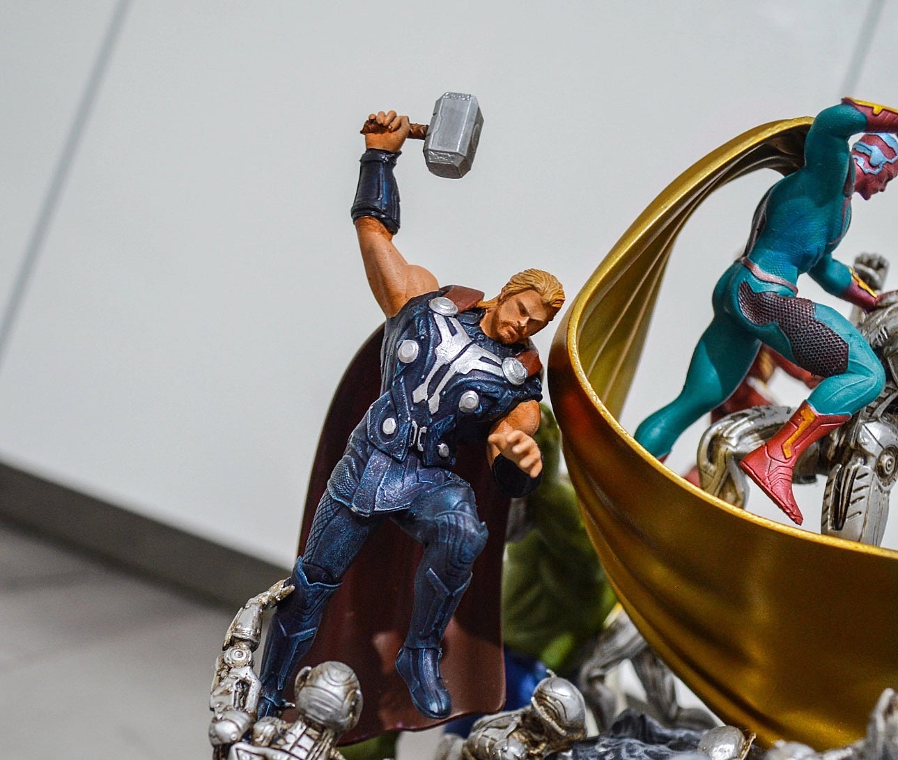 Unbesiegbar Marvel Avengers Age of Ultron Figur bemalt 40 cm (Mega Größe)