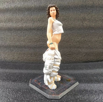 Ellen Ripley Alien Unterwasser Bemalte Figur 25 cm