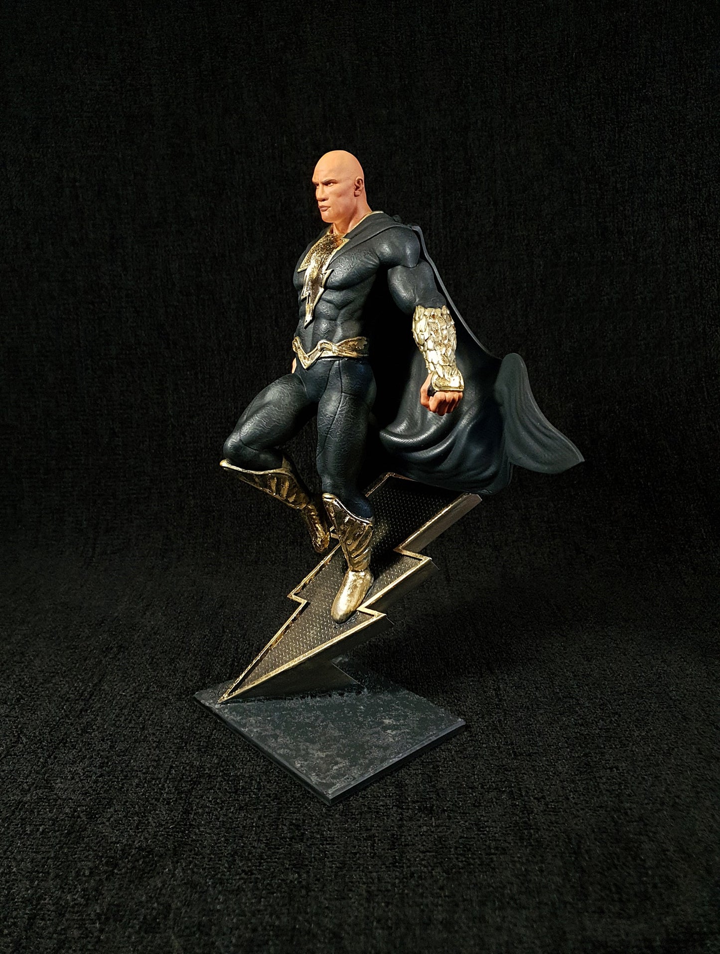 Black Adam Lost Rıhtım Dwayne Johnson Bemalte Figur 25 cm (Riesenformat)