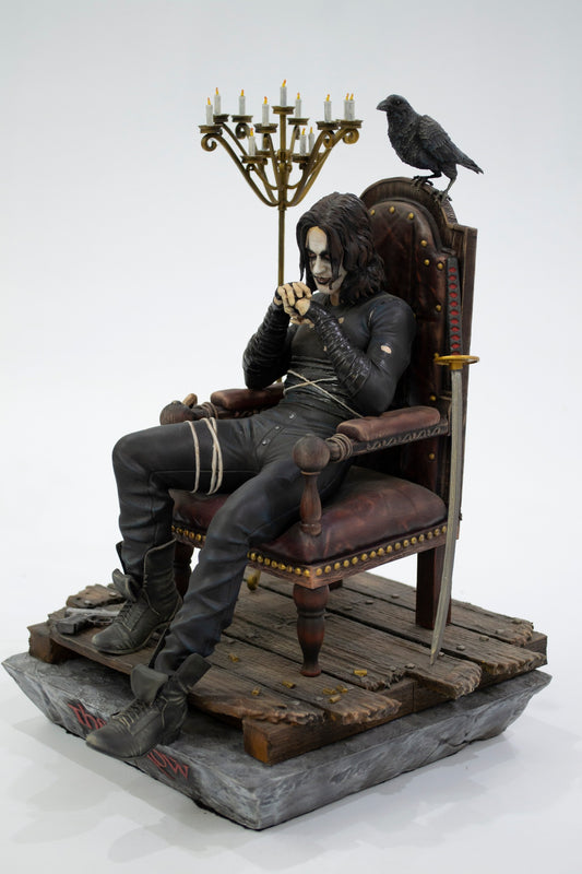 The Crow Thronbemalte Figur 25 cm