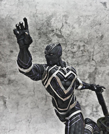 Black Panther gegen Captain America Bemalte Figur 25 cm Riesenformat