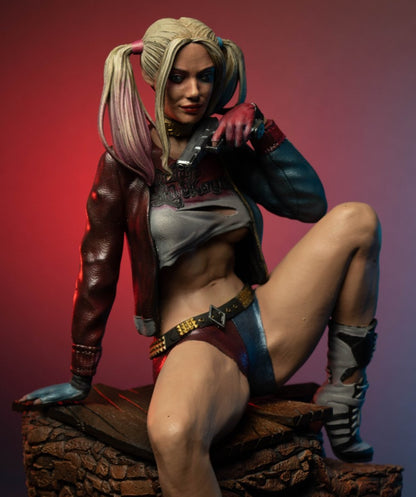 Harley Quinn Bemalte Figur 25 cm