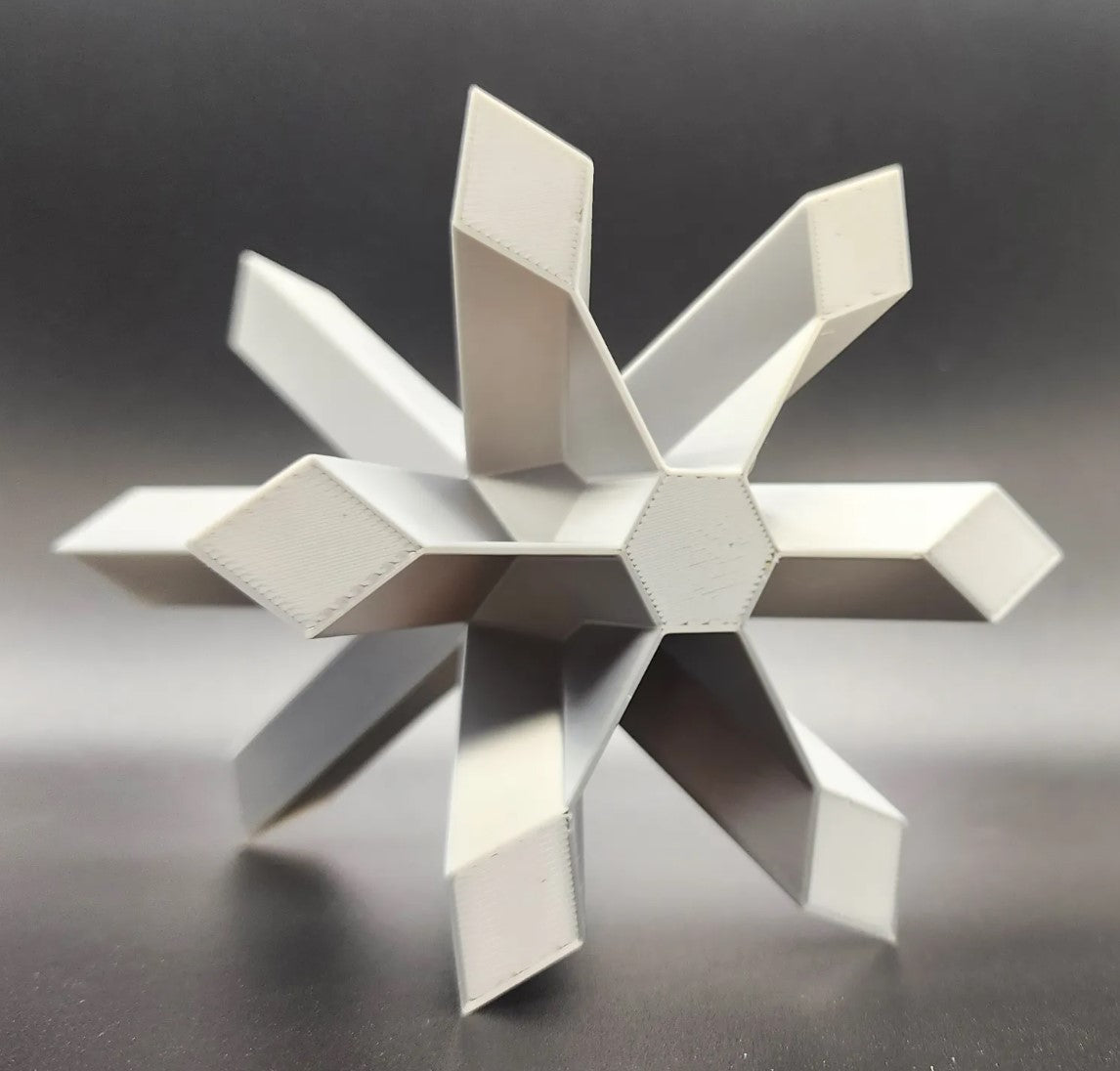 Schneeflocke Einzigartige dekorative moderne Vase (Kunststoff, 18 cm Höhe)