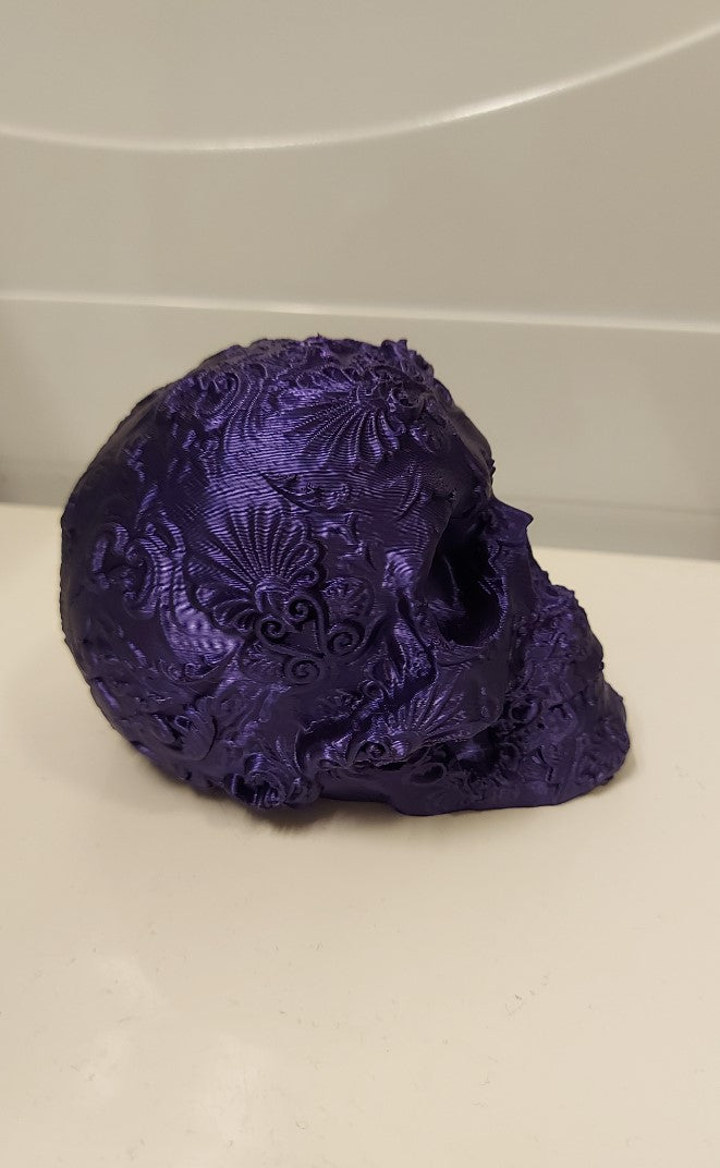 Bestickte Totenkopf-Figur