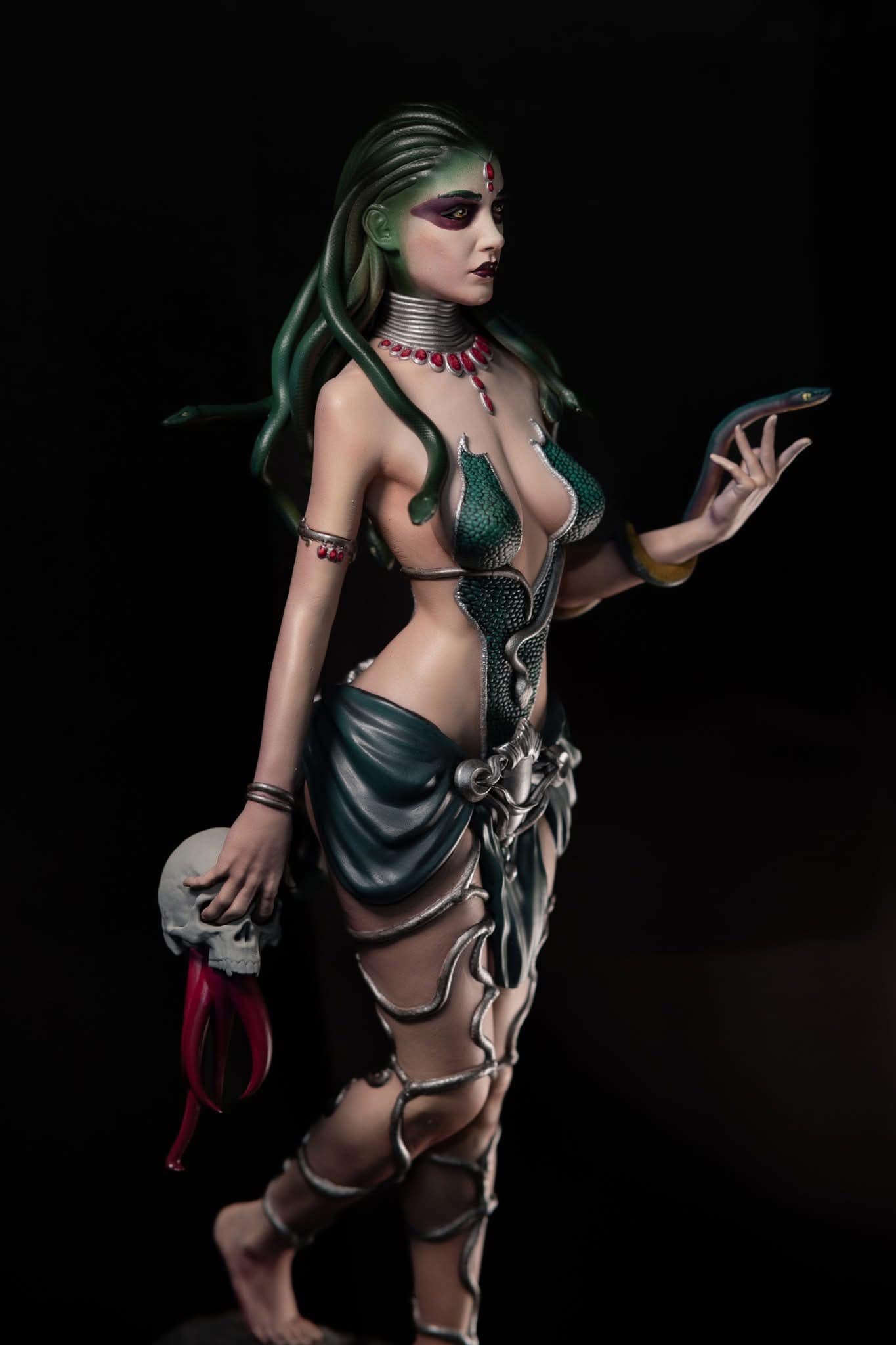 Legendäre Medusa Schlangenkopf-Frauenfigur 25 cm groß