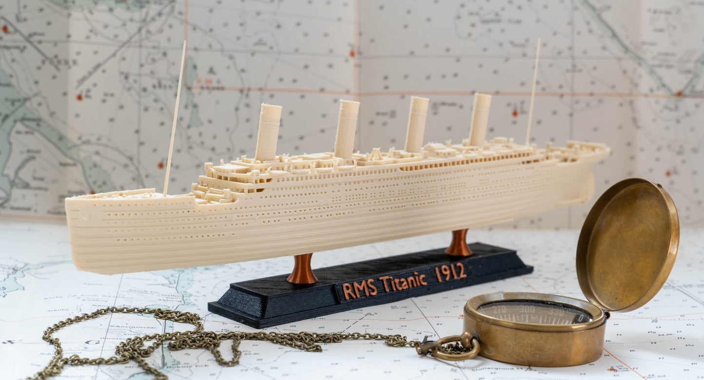 Titanic Figur mit Ständer 26 cm (Große Ausführung)