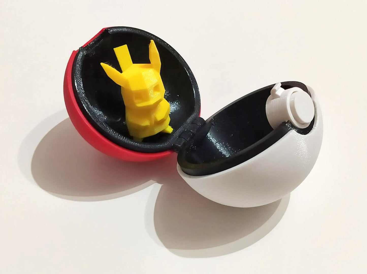 Pokémon Pokéball Aufklappbares Überraschungsspielzeug