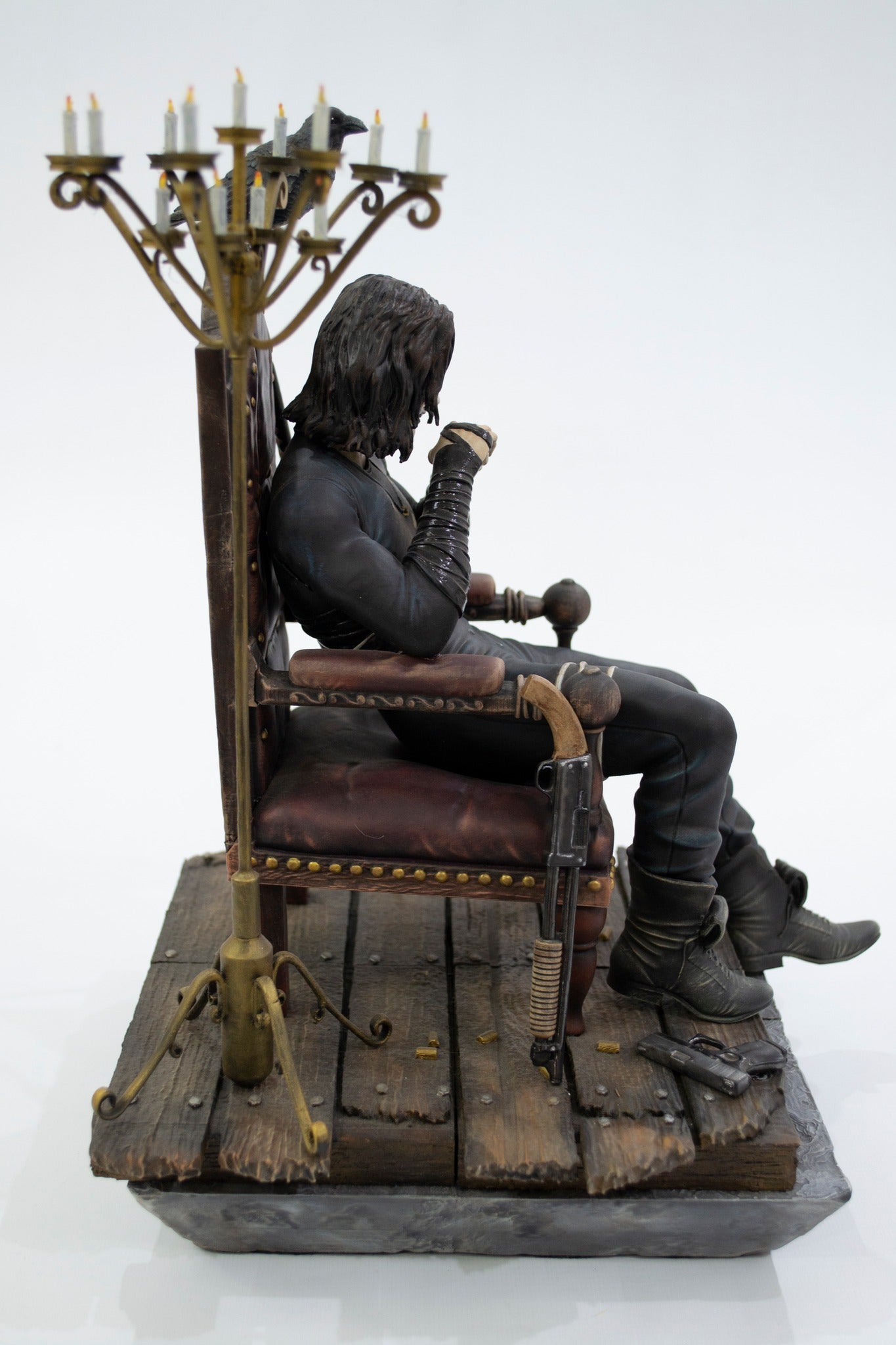 The Crow Thronbemalte Figur 25 cm