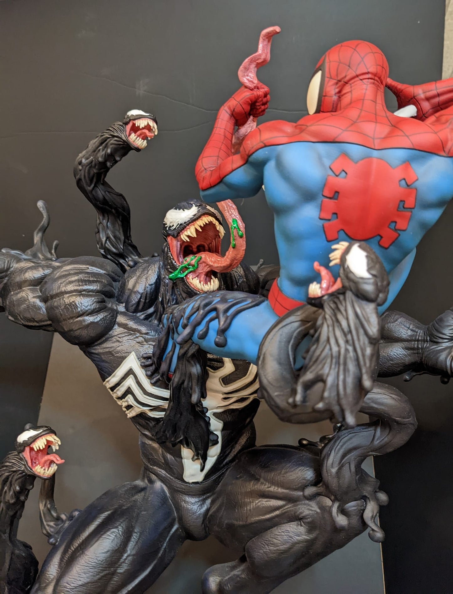 Venom vs. Spider-Man Erzfeind Figur 20 cm (Groß)