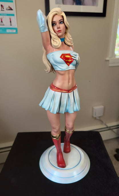 Marvel American Supergirl Bemalte Figur 25 cm