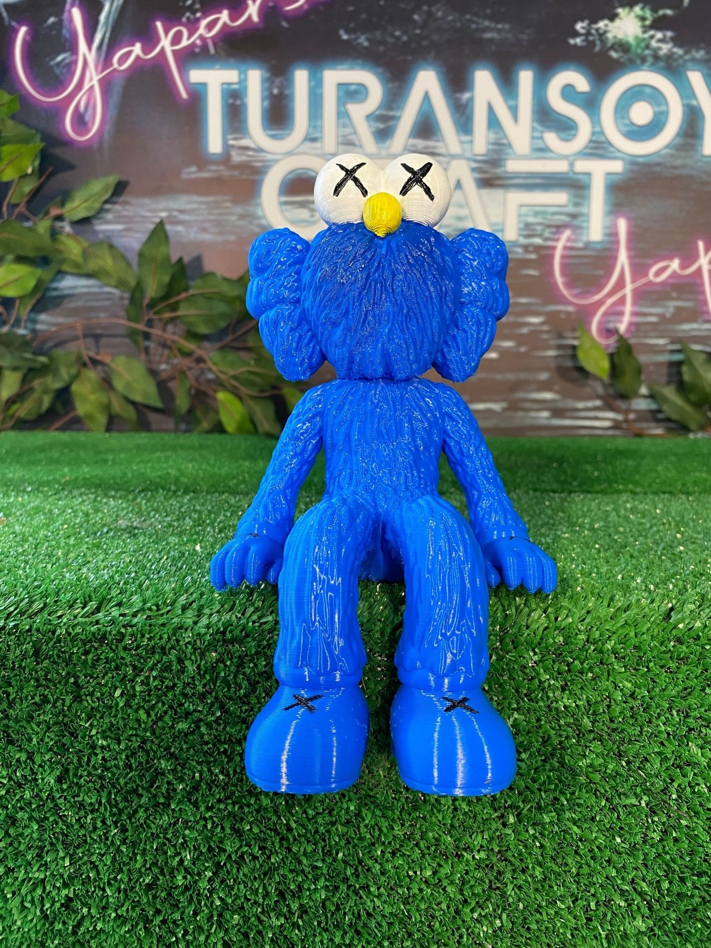 Kaws BFF Vinyl Sitzende Figur Bemalt 20 Cm Groß