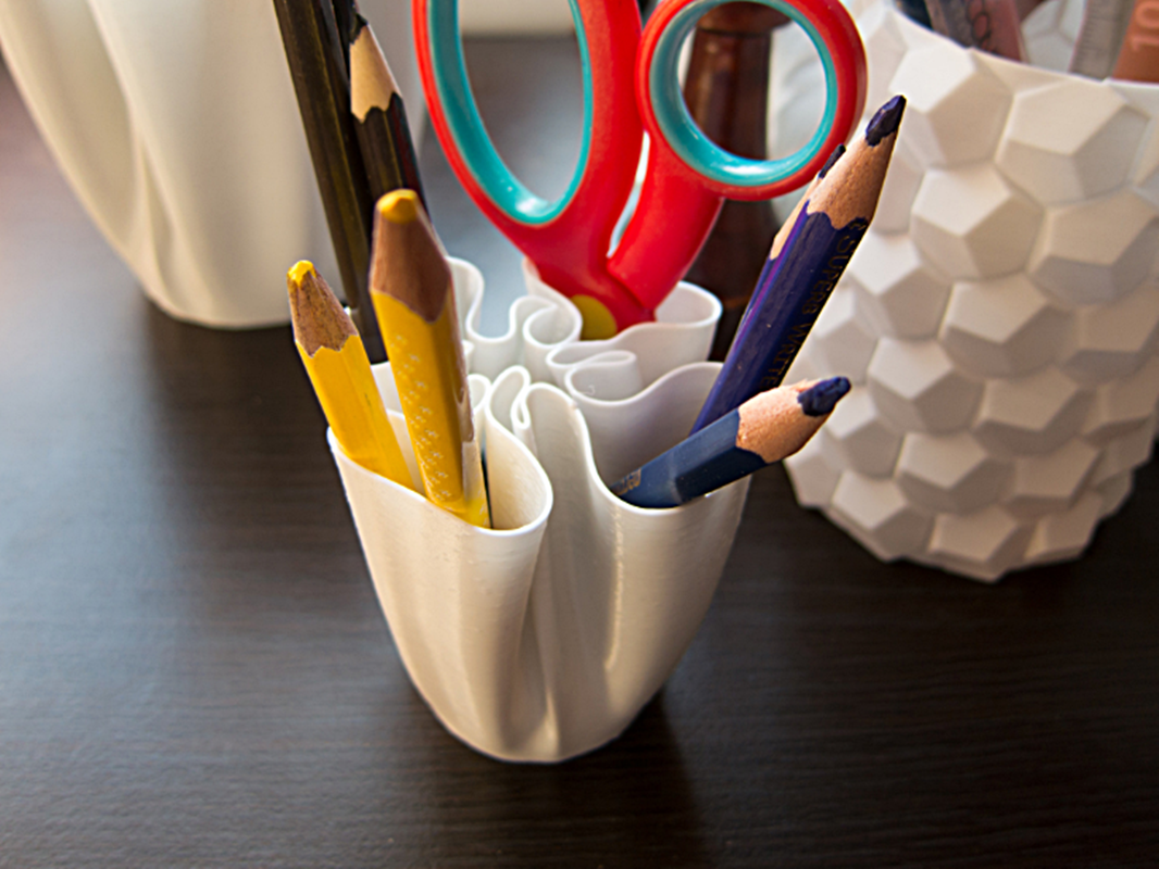 Wave Decorative Pen Holder 10 Cm