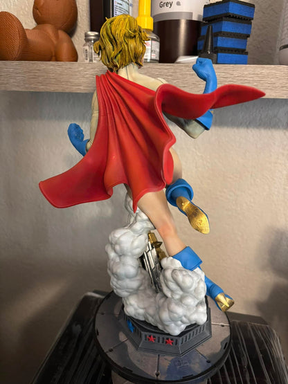 Pretty Power Girl Bemalte Figur 20CM