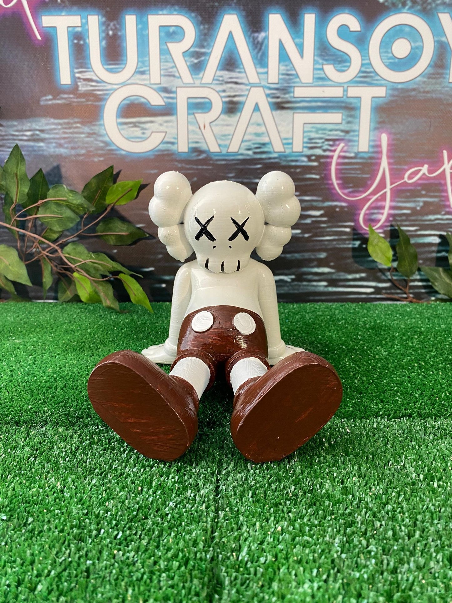 Kaws Holiday Bemalte Figur 20 cm groß