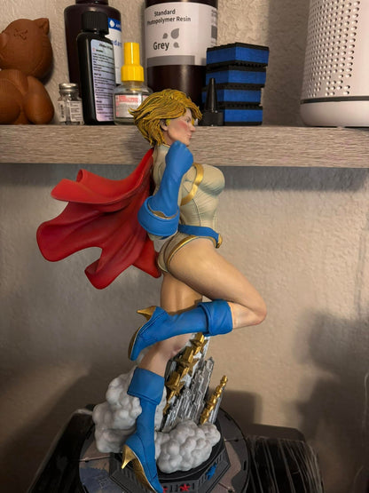 Pretty Power Girl Bemalte Figur 20CM
